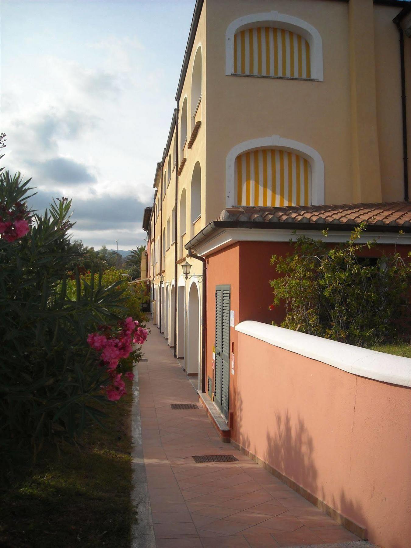 Residence Il Borgo Orosei Exterior photo